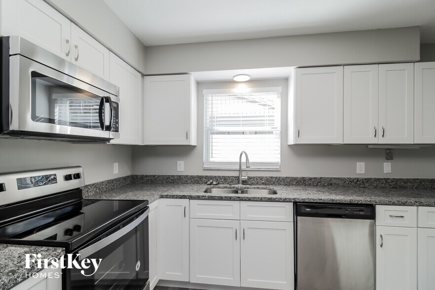 Building Photo - 550 Meadowvale Dr