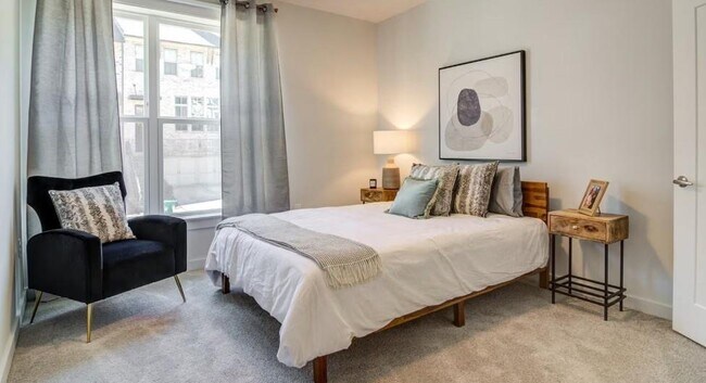 Building Photo - 750 Avondale Creek Dr.