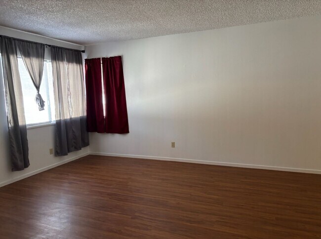 Building Photo - 304 S I St