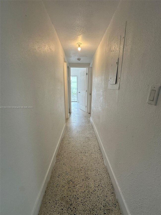 Primary Photo - 921 SW 7th St