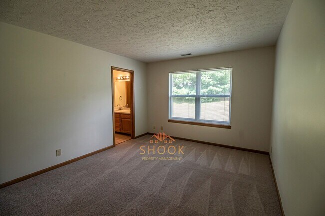 Building Photo - AVAILABLE IN AUGUST - CUTE AND COZY 3 BR HOME IN DESIRABLE NEIGHBORHOOD