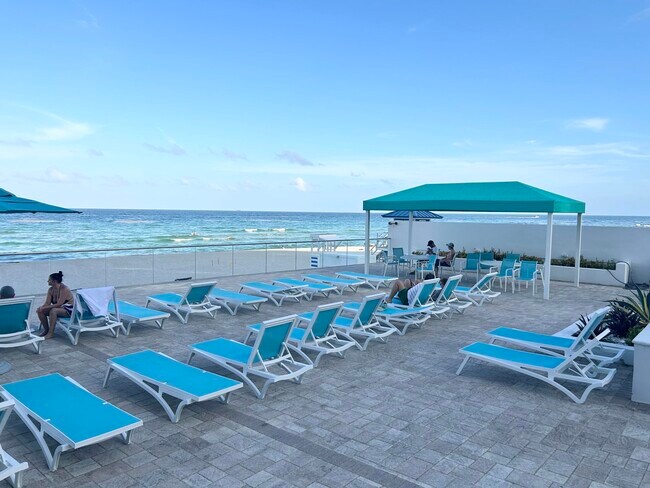 Building Photo - 3725 S Ocean Dr