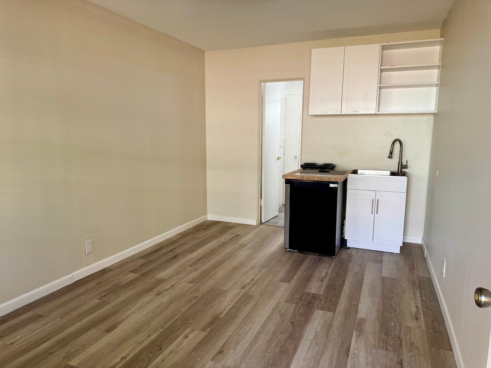 Building Photo - 217 SW 11th Ct