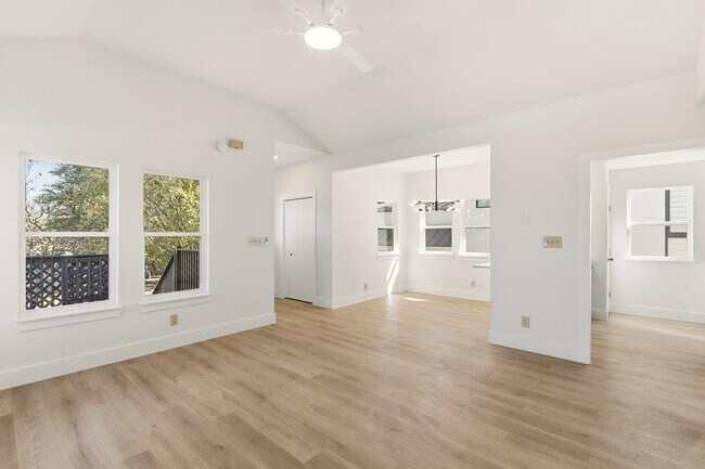 Building Photo - 814 W Mary St