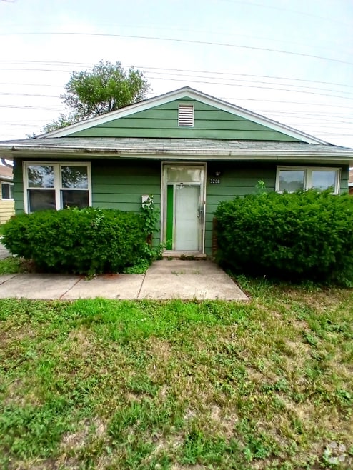 Building Photo - 3208 Nelson Ave