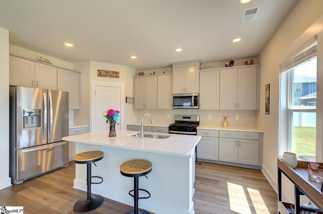 Building Photo - 542 Silverado Ave