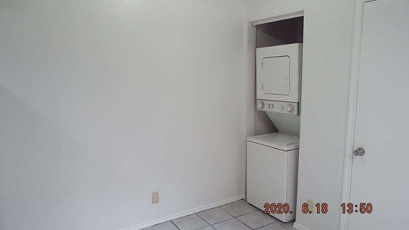 Building Photo - 5513 Lochmoor