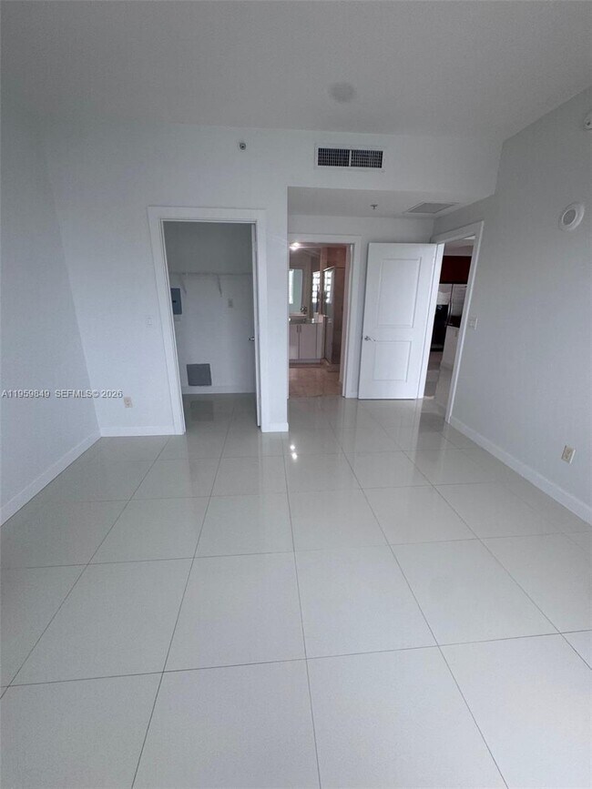 Building Photo - 315 NE 3rd Ave