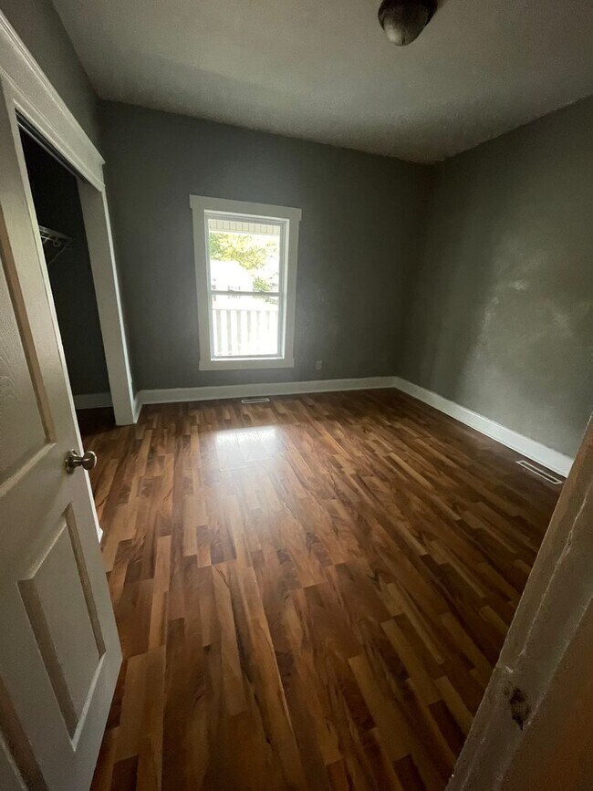 Building Photo - Spacious 3 Bedroom 1 Bath home available now!