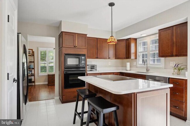 Building Photo - 701 Kilduff Ct