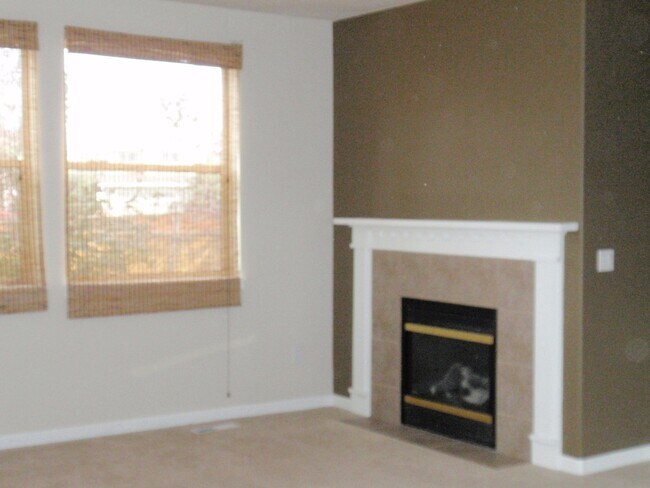 Building Photo - Two Story Home in the Riverstone Community