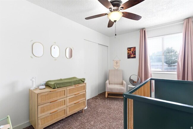 Building Photo - "Spacious 3-Bed Oasis with Fireplace & Modern Vinyl Touches in Ogden"