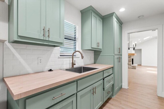 Building Photo - 7405 Attar Cove