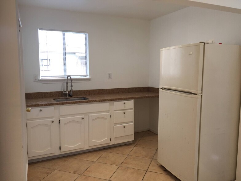 Primary Photo - 640 N Fuller Ave