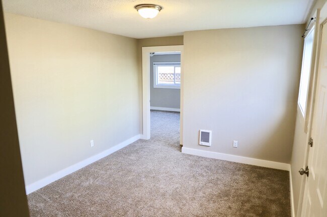 Building Photo - Cozy Remodeled 3-bedroom 2 bath Home - Close to State Capitol - On BUS LINE