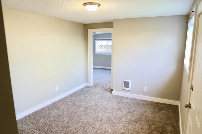 Building Photo - Recently Remodeled 3 bedroom 2 bath Home - Close to State Capitol - On BUS LINE