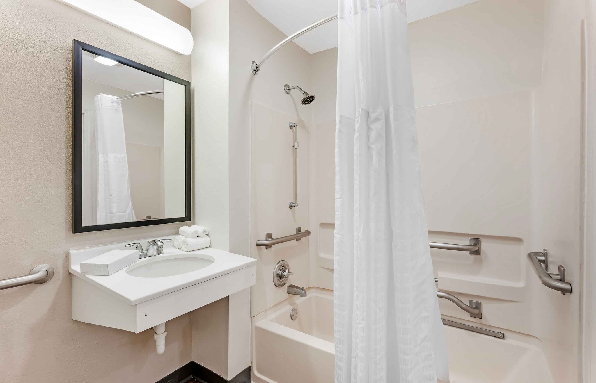 Building Photo - Furnished Studio-Orlando - Convention Ctr - Int'l Drive Area