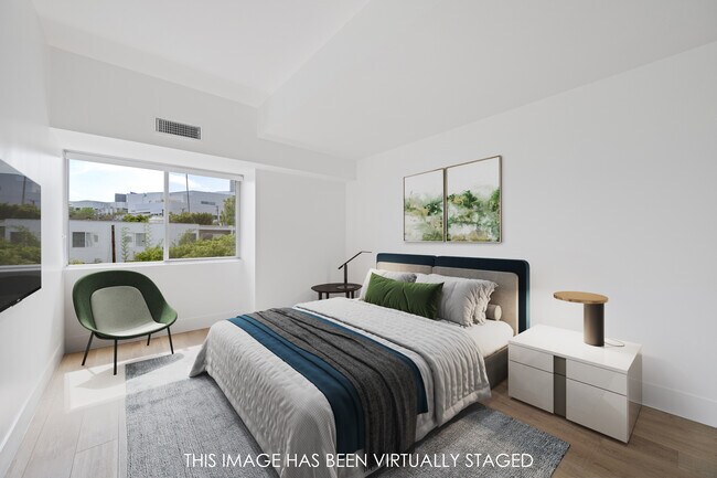 Guest Room - 1155 N La Cienega Blvd