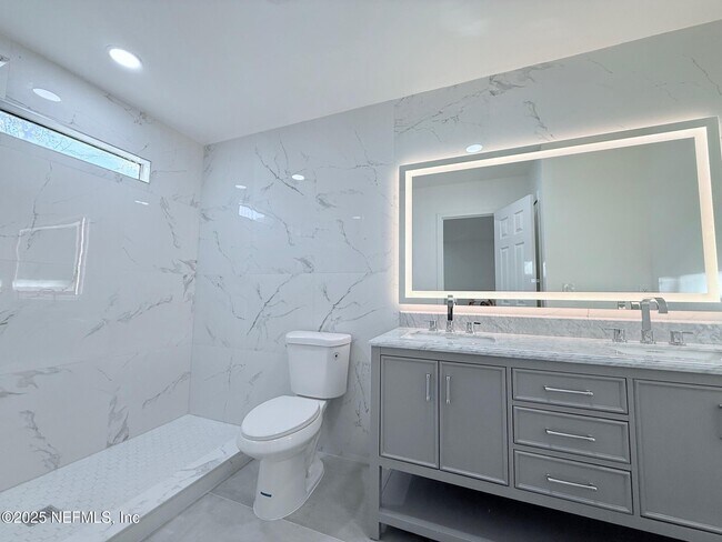 Building Photo - 2160 Rothbury Dr