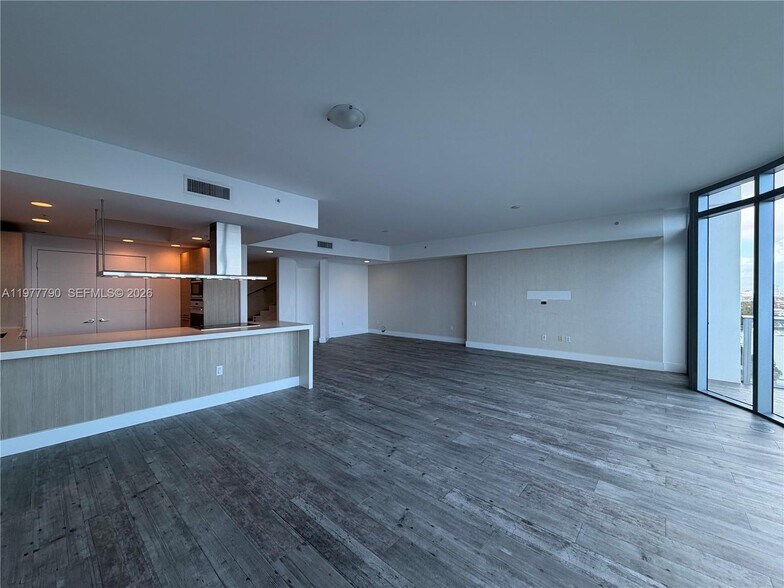 Building Photo - 17111 Biscayne Blvd