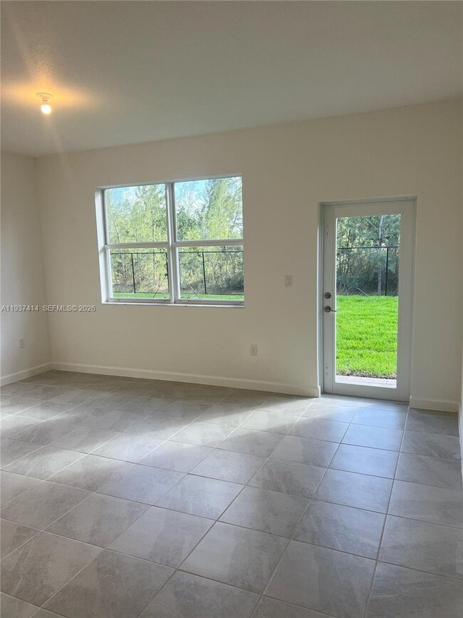 Building Photo - 2422 SE 30th St