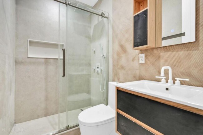 Building Photo - 3 bedroom in BROOKLYN NY 11216