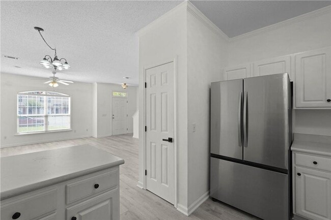 Building Photo - Spacious 3-Bedroom Townhouse in Prime Savannah Location!