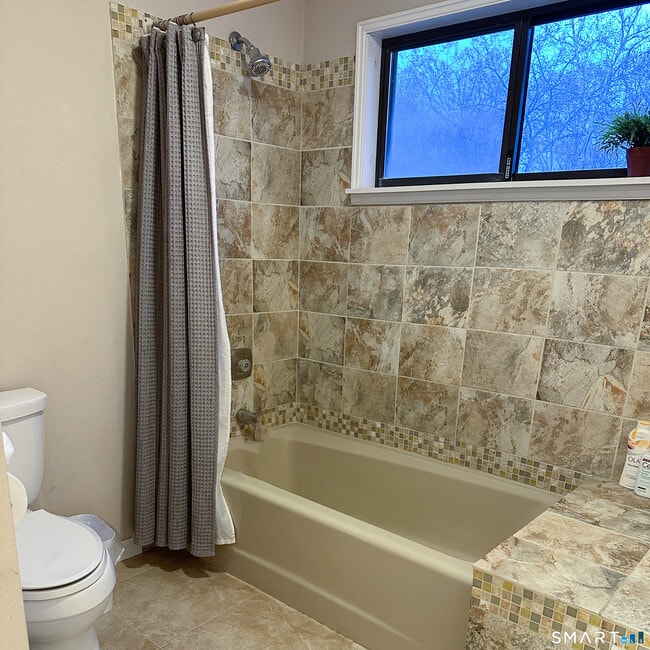 Building Photo - 6 Cove Rd