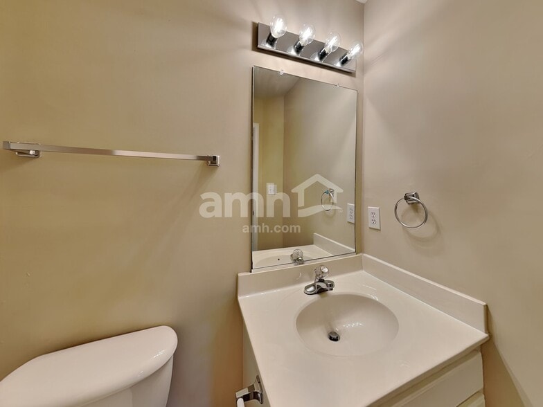 Building Photo - 509 Crystal Hill Ct