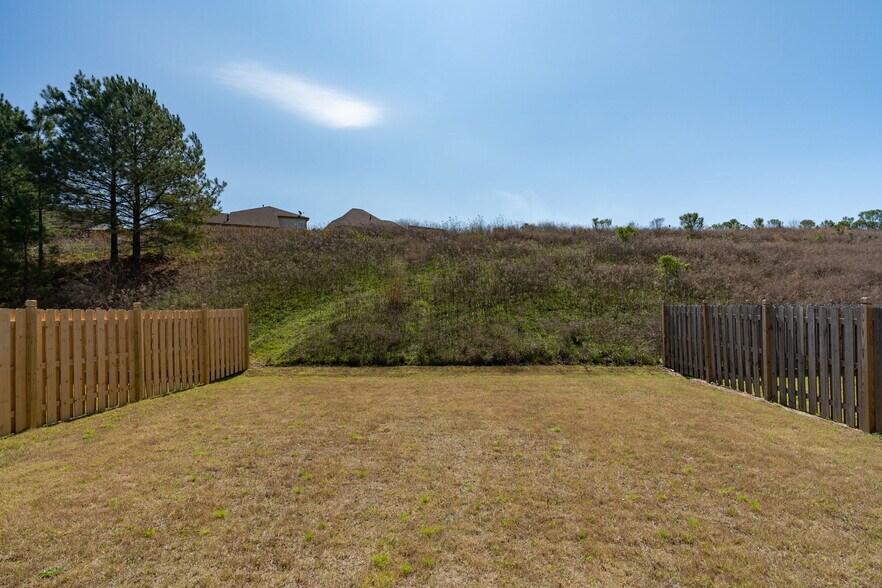 Building Photo - 2134 Springfield Dr