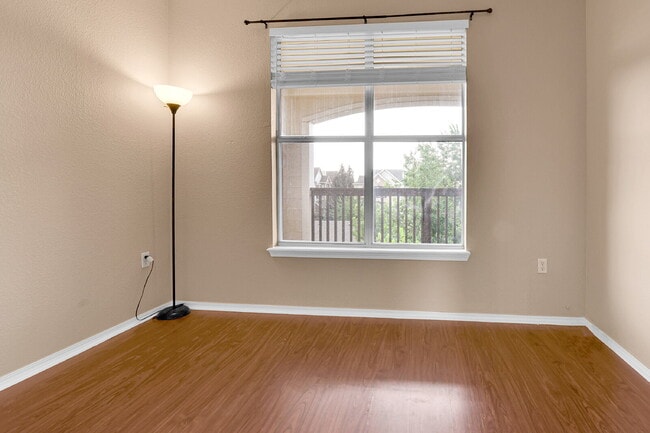 Building Photo - $1,695, 2-bed, 1.5 bath located in Aurora with a 1 car detached garage