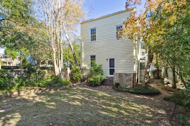 Building Photo - 89 Alexander St