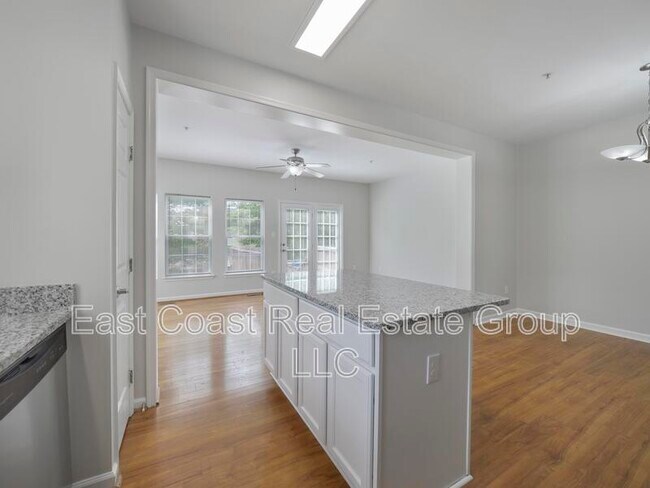 Building Photo - 6100 Newport Terrace