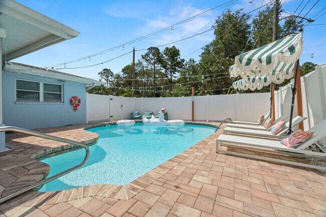 Building Photo - 1121 19th St SW