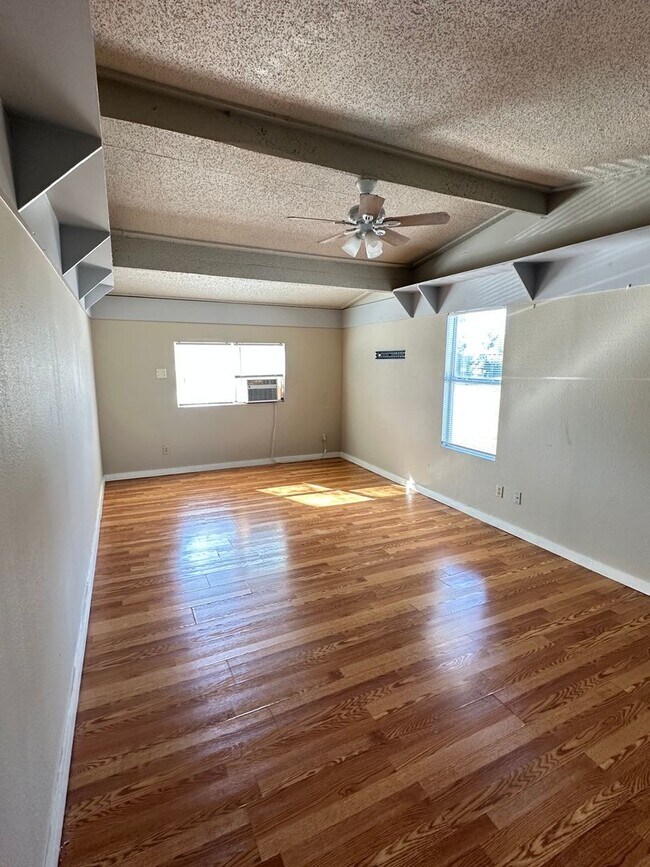 Building Photo - NOW AVAILABLE - 3 Bedroom Home + Fenced Ba...
