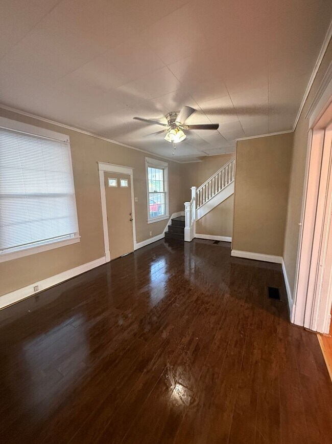 Building Photo - 2-Bedroom 1 Bath House with Spacious Entertaining Porch