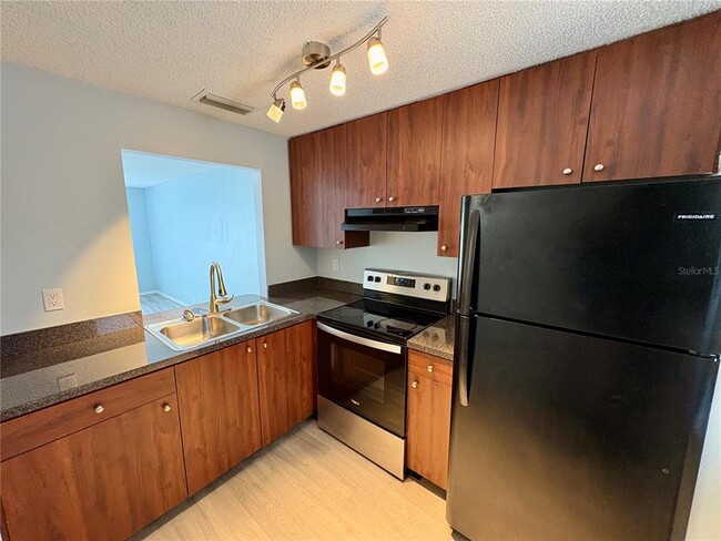 Building Photo - 408 57th Ave Dr E