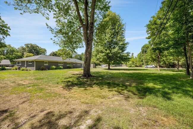 Building Photo - 4790 Belzair Dr
