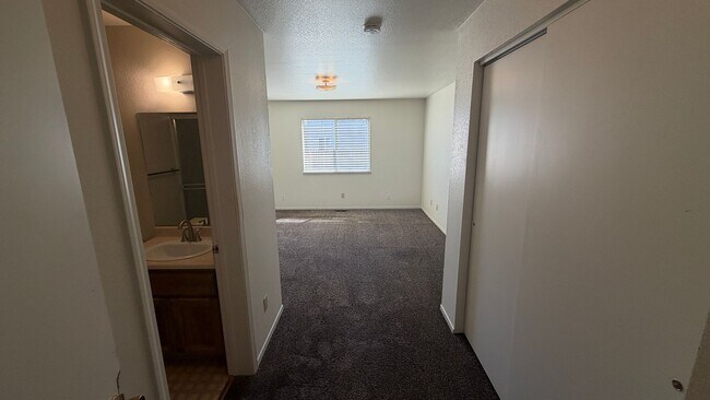 Building Photo - 777 Wagon Dr