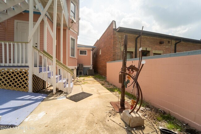 Building Photo - 60 San Marco Ave