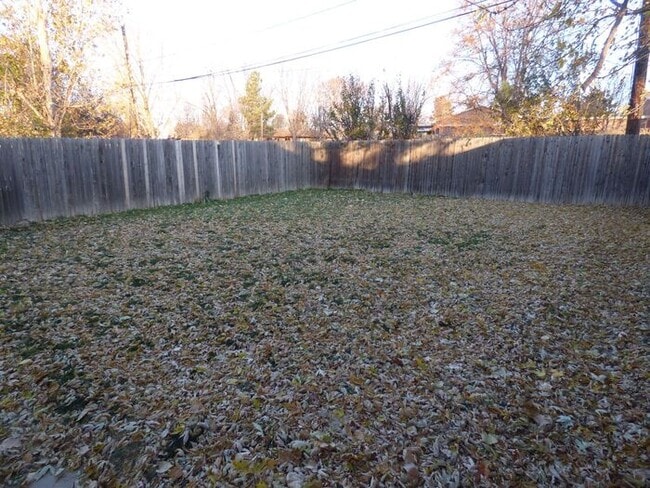 Building Photo - Cozy 2 Bed/1 Bath Duplex Near Lake Loveland!
