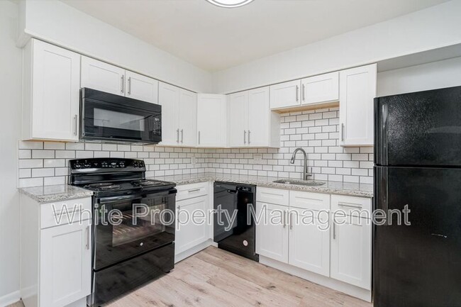 Building Photo - 602 Camrose Dr