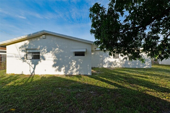 Building Photo - 2641 NW 44th Ave