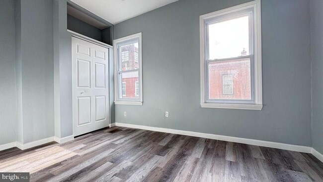 Building Photo - 163 W Palmer St