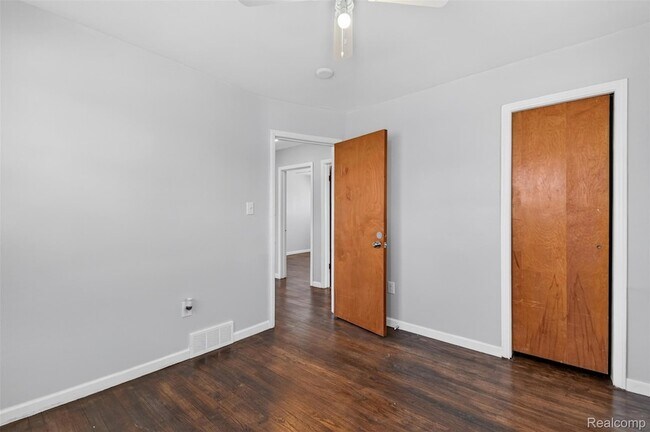 Building Photo - 8154 Quinn St