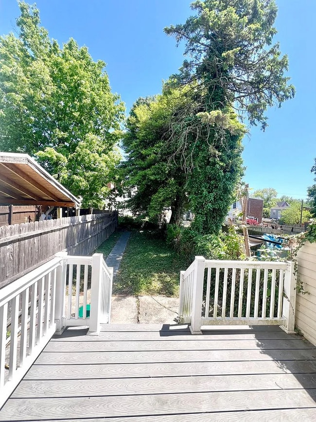 Building Photo - beautifully updated 3-bedroom, 1-bathroom townhouse