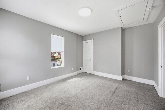 Building Photo - 827 Hinnerman St