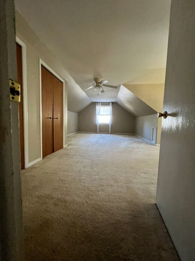Building Photo - Charming Alexandria Home with Spacious Yard & Prime Location