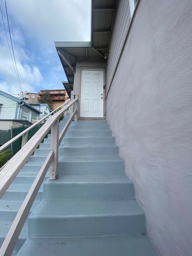 Building Photo - 16850 Ehle St