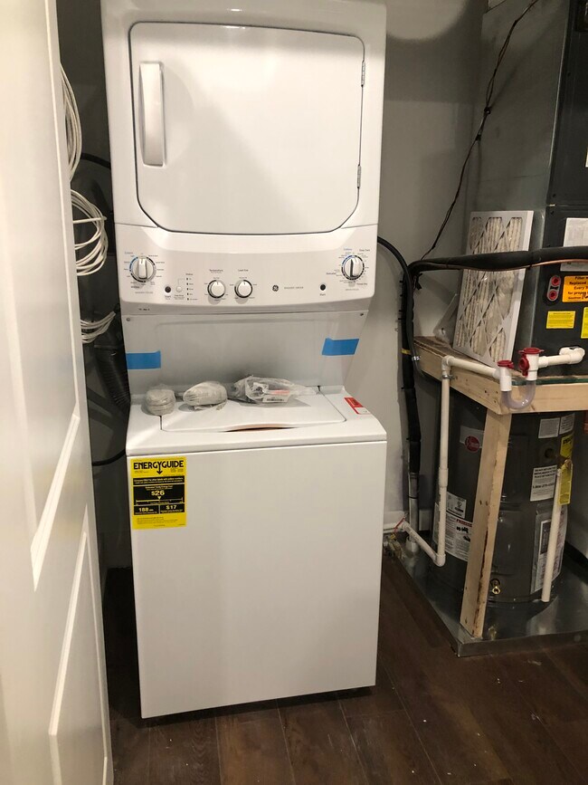 Building Photo - 3823 Lancaster Ave